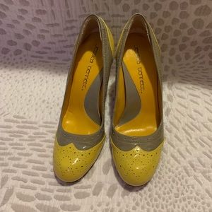 Jessica Bennett gently used patent leather pumps